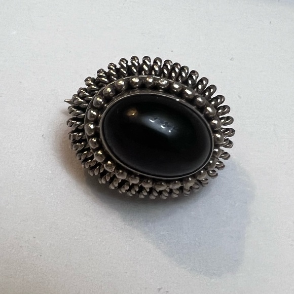 Vintage Sterling Silver Purple Cabochon Brooch - Picture 5 of 12